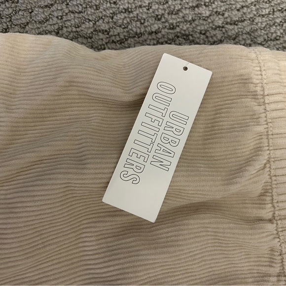 *NEVER WORN* Abercrombie and Fitch shorts tag on - Picture 3 of 4